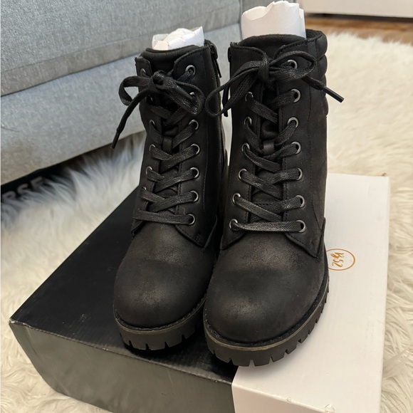 Black ankle boots size 7.5 - Picture 3 of 6